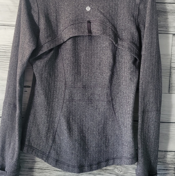 Define Lululemon jacket - Picture 3 of 3